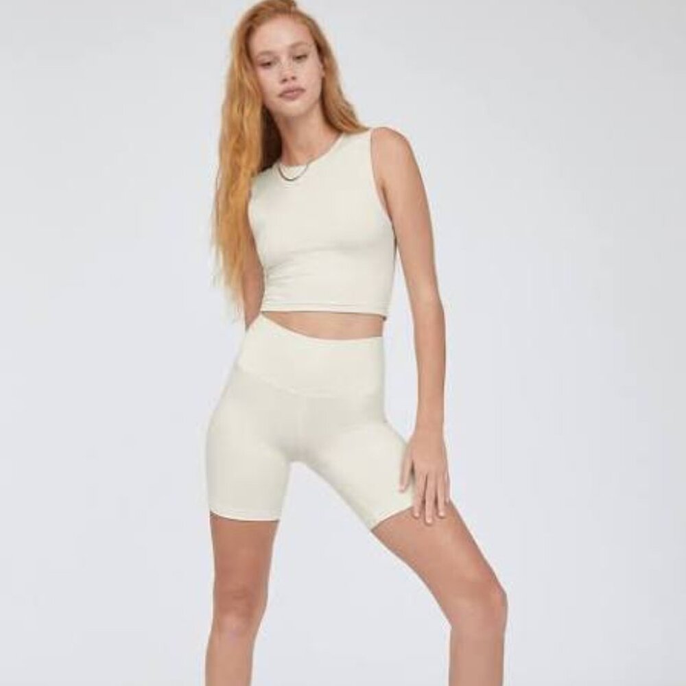 TnAction Atmosphere Hi-Rise 7" Shorts in Whisper White XS - Picture 3 of 7